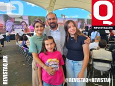 Jonathan González y familia