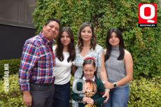 Estebán Mondragón, Gianna Mondragón, Wendy Rodríguez,  Corazón de María Mondragón y Bella Mondragón