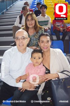Alberto Ibarra,  Beatriz Macias, Matias y Gloria Aldaco