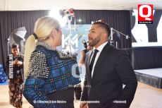 Wendy Guevara y Tadeo Nava saludandose