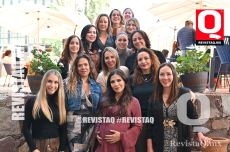 Foto del recuerdo de Michelle Lemus con sus amigas