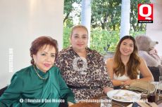 Celia Méndez de Ascencio,  Sara Ascencio y Karla Sánchez