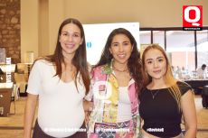 A   Sofía Medrano, Natalia Medrano y América Reynaud