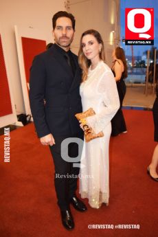Sonrientes Arap Bethke y Anna Tazzer muy amables con la Q