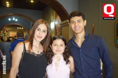 Carolina López,  Lía Del Moral y Liam Del Moral