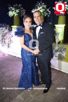 Nora López y Víctor González Papás de la novia