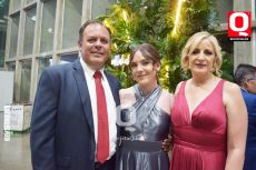 Enrique González, Luz Adriana González y Claudia Campos