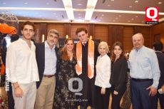 Rodrigo Valencia acompañado de su familia