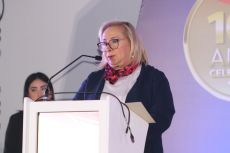 la Dra. Laura María Díaz Guzmán, Directora de la Facultad de Odontología