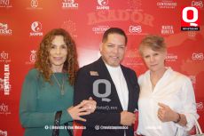 A   Claudia de los Cobos, Joseph Mondragon  Fabiana y Peréz Fernández