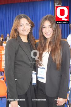 Ana Paula Martínez y Daniela Flores