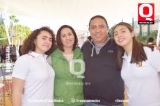Jimena López,  Natalia Lujan,  Carlos López y Regina López
