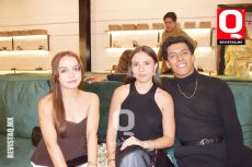 Valeria Ramírez,  Aneken González y Alan Telles