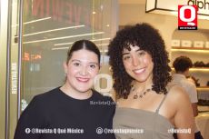 Eugenia Flores Rodríguez y Karen Padilla