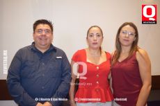 Gerardo Ortiz,  Elvia Mena y Claudia Abundez
