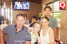 Armando Sixtos, Natalia Sixtos Cobarrubias,  Armando Sixtos Cobarrubias y Paola Cobarrubias