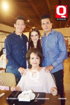 Carlos Villegas,  Viridiana Luna, Martha González y Luis Villegas