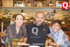 Laura González,  Óscar González y Santiago González
