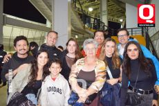 A   Liz Dávalos y Familia