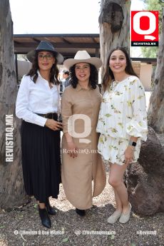 Ossana Cabrera,  Adriana Espinoza y Ámbar Domínguez
