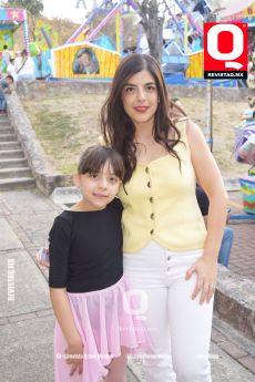 Madre e hija Mariela Leal y Belinda Puentes