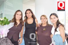 Paloma Hernández,  Alejandra Hernández, Bertha de Hernández e Ivana Hernández