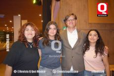 Laura Ramos, Romina Amezquita, Carlos González y Hanna Méndez y