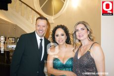 Alejandro Vera y Mirna Guerrero con Ana Castillo