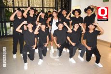 Nazli Sierra Morales con sus Chambelanes, en su gran fiesta