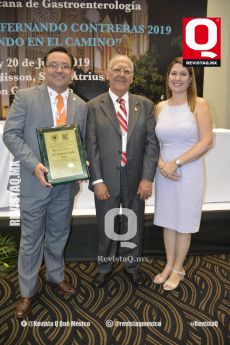 El Dr. Benjamín Gallo Arriaga, el Dr. Benjamín Gallo Chico y Carol Rodríguez