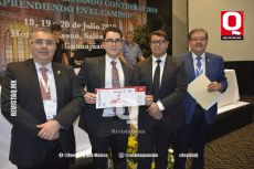 El Dr. Juan Miguel Abdo, José Armando Rodríguez, David Hernández y el Dr. Héctor E. Flores