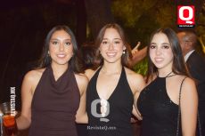Valeria Flores,  Danna Medina y Natalia Zuñiga