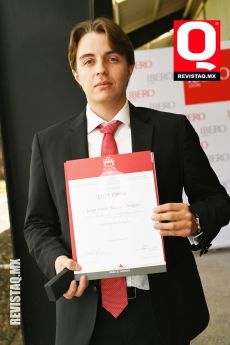 A   Jorge Salazar