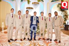 A   El novio Óscar Alejandro Gómez  con sus mejores amigos