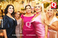 La foto del recuerdo con la famosa Wendy Guevara
