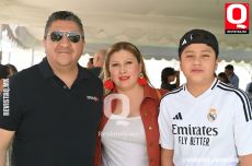 Isaac Camarena, Brenda González y Gael Camarena