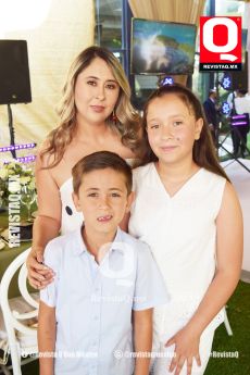 Bobiana Plascencia,  Emiliano Martínez y Luciana Martínez