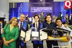 Gaby Rivera,  Fernando Rodríguez, Josue Rodríguez,  Diego Rodríguez y Gael Rodríguez