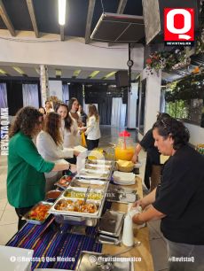 Disfrutando del buffet en Campestre Center Salón de Eventos