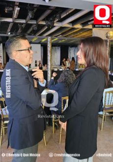 Mr. Enrique Rivera y Paola Vázquez quien se destaca en León en las áreas de finanzas y consultoría