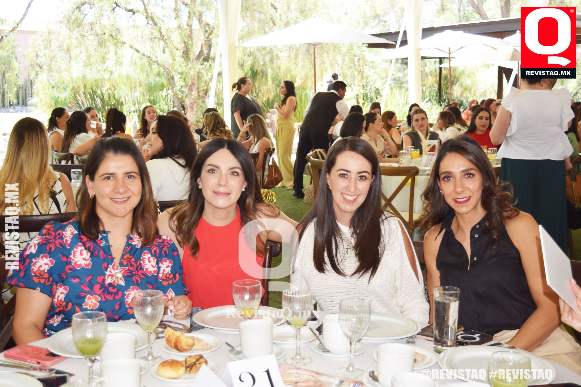 “FELICIDADES PARA LAS MAMÁS CUMBRES - ANÁHUAC” - Revista Q