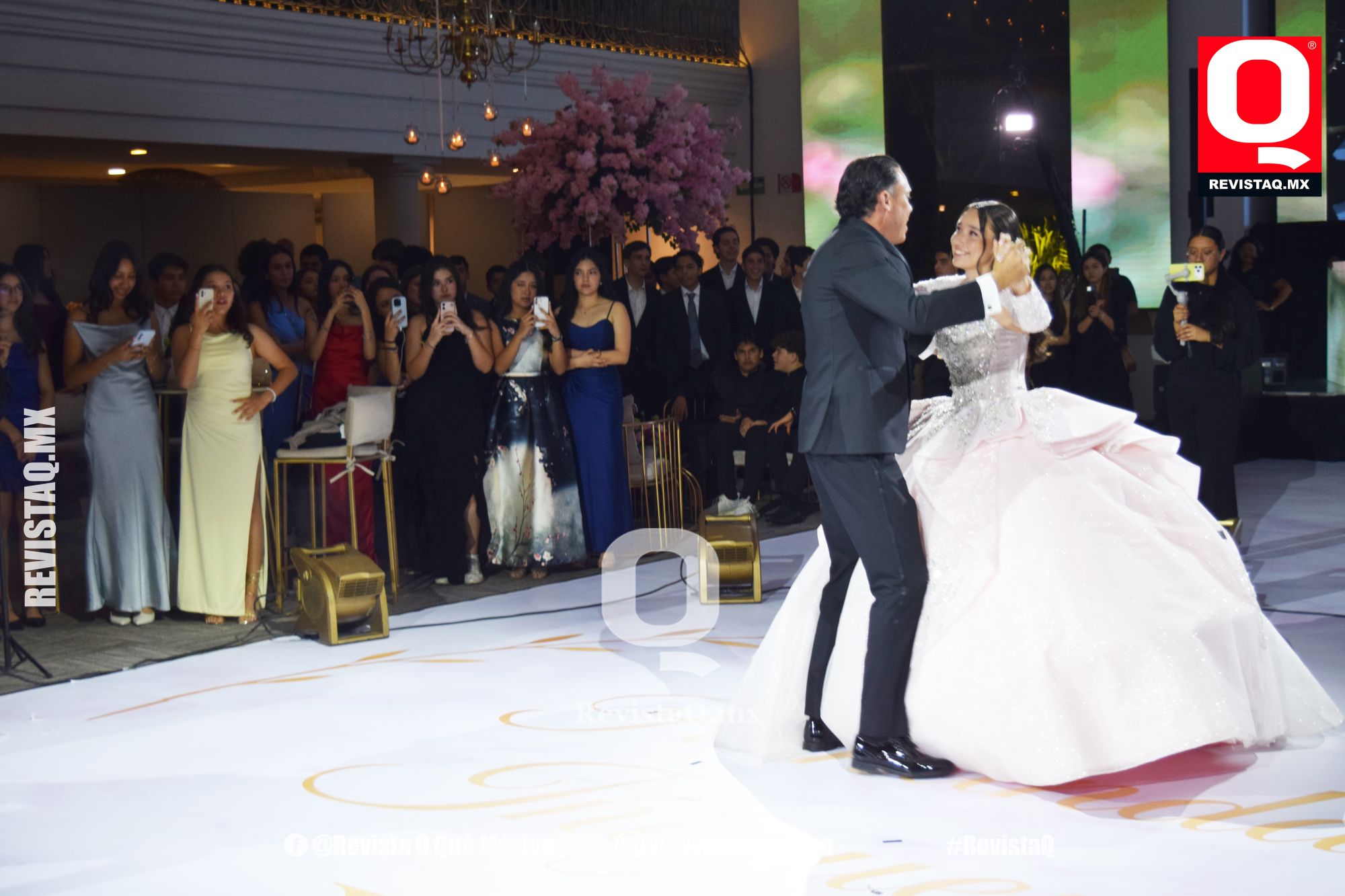 FERNANDA IÑIGUEZ BOCANEGRA Y SU INOLVIDABLE FIESTA - Revista Q