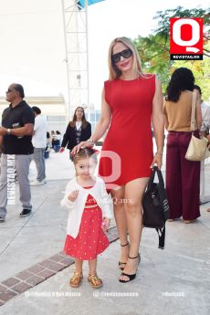 Geraldine Navarro  y Loreta