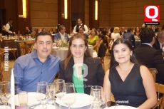 Omar Salas,  Alma Villagrana y Mayra Bustos