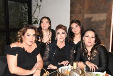 Edna Gutiérrez, Fernanda Mendoza, Edna Villalobos, Luciana Mendoza y Claudia Gutiérrez.