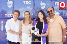 Patricia López de Guzmán, Fabi Villafuerte,  Camila Guzmán y Armando Guzmán