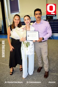 Sandra Mendoza,  Luciana Mendoza y Óscar Ramírez