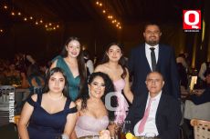 Hania Méndez y familia
