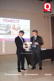 Dr. Augusto Álvarez Rengifo y dr. Christian Sánchez Rábago durante el evento