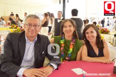 A   José Ángel Chavarria, Azucena Carballo y Pilar Oñate Flores